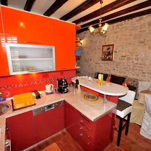 Charming Stone In The Heart Of Appartement Split